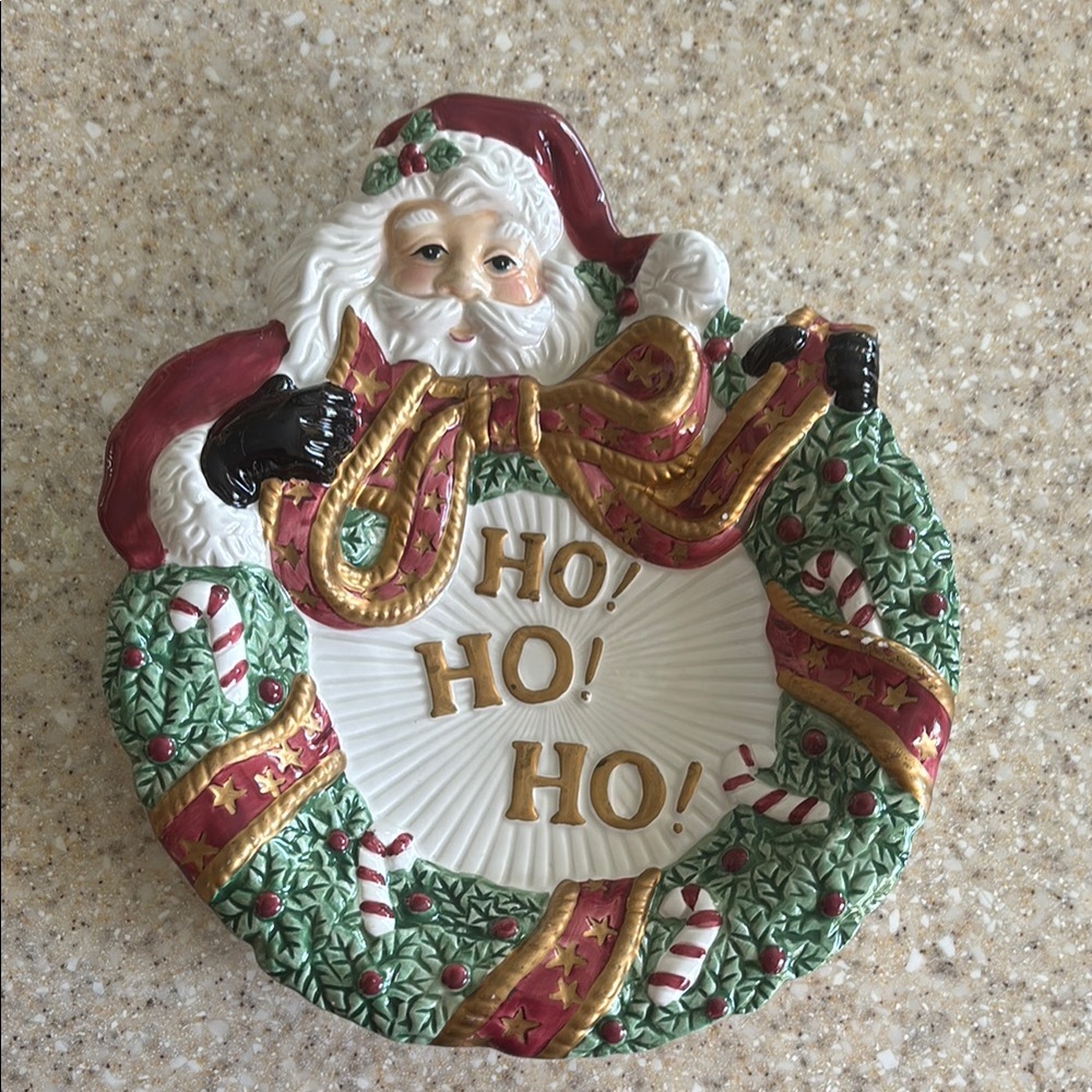 Fitz and Floyd decorative Christmas Festive Santa Wreath Plate